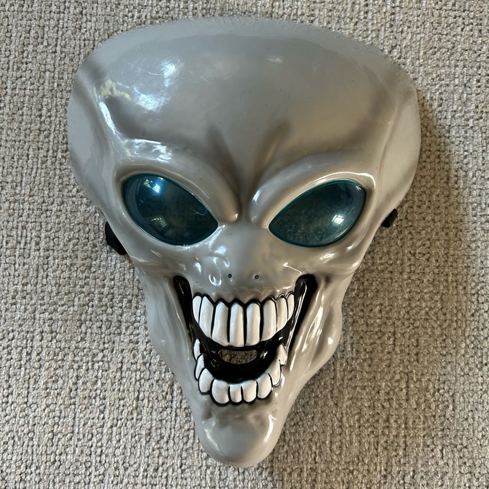 Alien Mask Good Condition👽